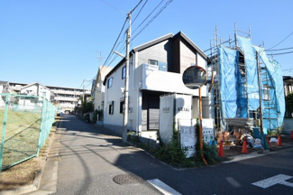 【前面道路含む現地写真】 | 南西角地の開放感を是非とも現地でご体感下さい。