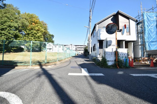 【前面道路含む現地写真】 | 現地見学や資料請求などお気軽にお問合わせ下さい。
周辺環境とあわせて現地ご案内致します。
