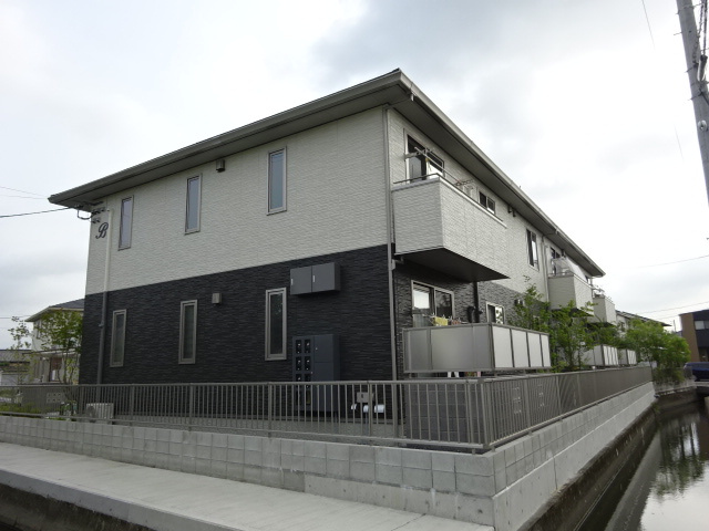 倉敷市上東のアパートの外観