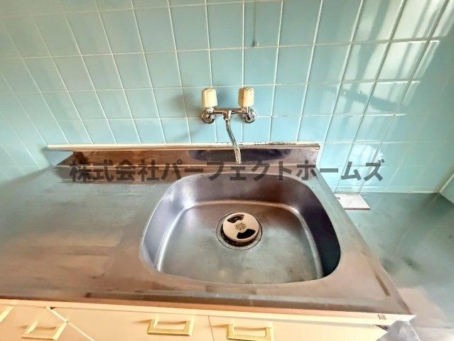 緑町マンションのキッチン|コンパクトなキッチンで掃除もラクラク