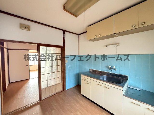 緑町マンションのキッチン|コンパクトなキッチンで掃除もラクラク