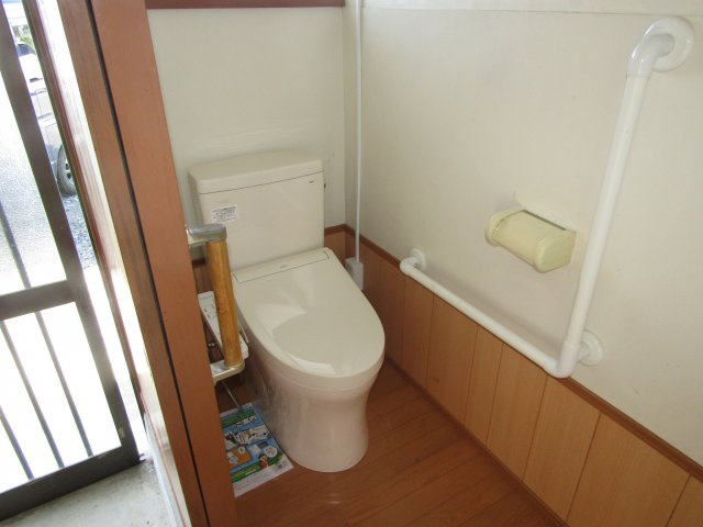 八代八反田戸建のトイレ