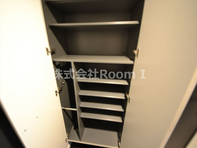 【玄関】 | スワンズシティ大手前レーヴェ | シューズボックスです