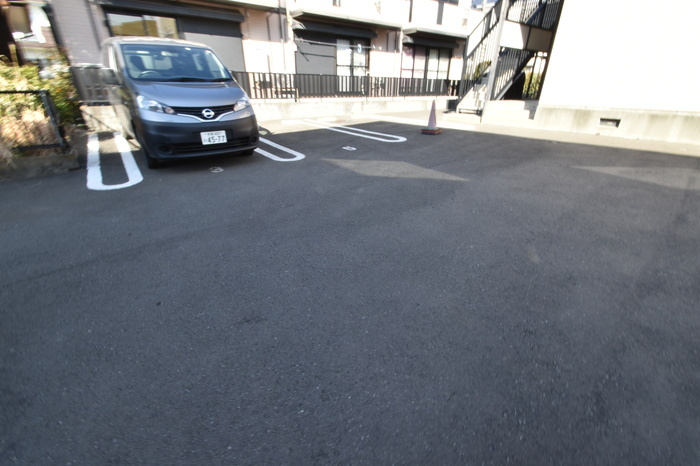 パーシモンの駐車場