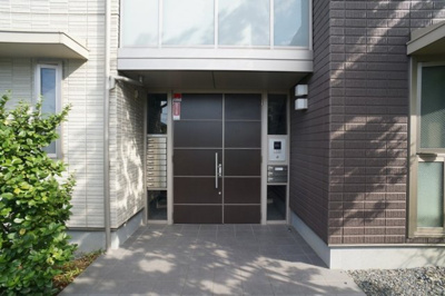 【エントランス】 | マイ.ファニー.コートⅡ【SHM】 | 共用エントランスは不審者の侵入を未然に防ぐオートロック付き！防犯対策充実しています◎