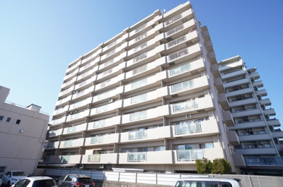 【外観】 | パーク・ノヴァ観音（リノベーション済） | 【R3年大規模修繕済】
総戸数51戸の中堅クラス！
大規模修繕もしっかりしていて、安心してお住まいになれます。
マンションを買うなら、管理会社を買え！というぐらい、
物件のメンテナンスは大事です。