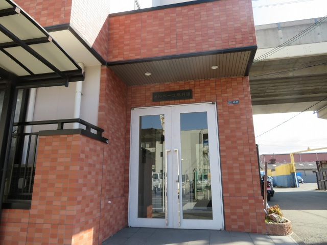 メルベーユ高井田のエントランス