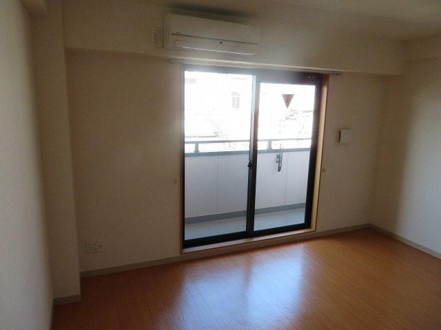 メルベーユ高井田の居間・リビング