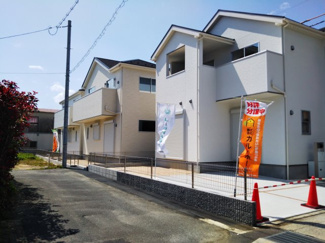 【前面道路含む現地写真】