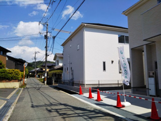 【前面道路含む現地写真】