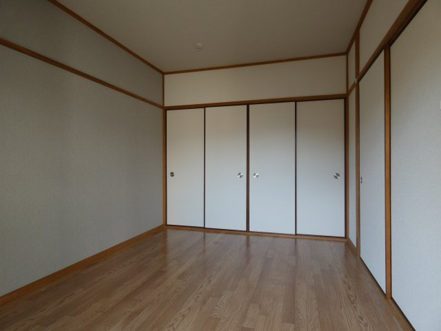 【寝室】 | エバーグリーン