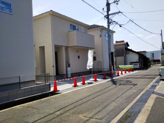 【前面道路含む現地写真】