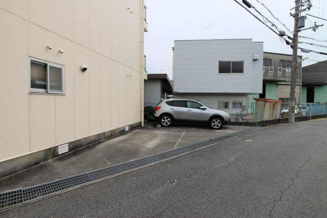 ファーストハウスの駐車場