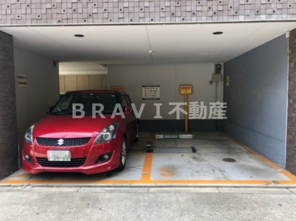 mosaique（モザイク）　BRAVI不動産の駐車場|【mosaique】駐車場があるので、車を買う予定の方も安心です