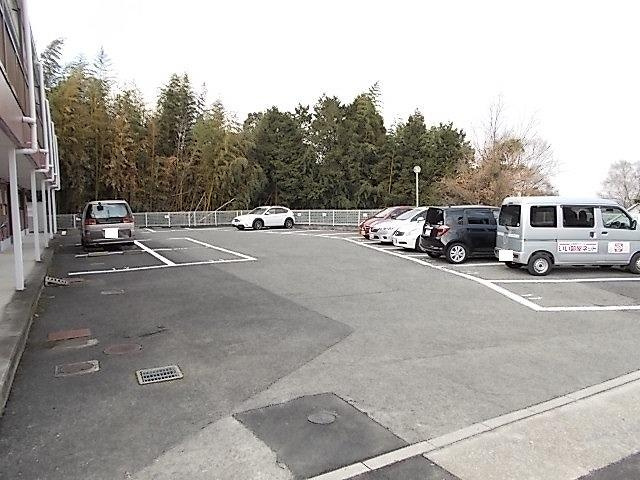 グリーンハイツ芝Ⅱの駐車場