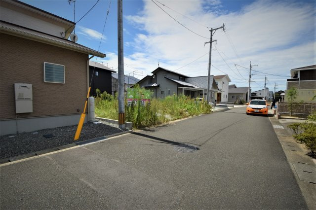 古閑中町分譲地の前面道路含む現地写真