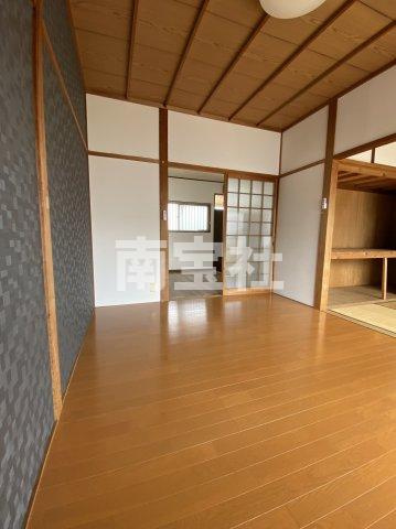 【洋室】 | アクセントクロスが印象的な、きれいな洋室です