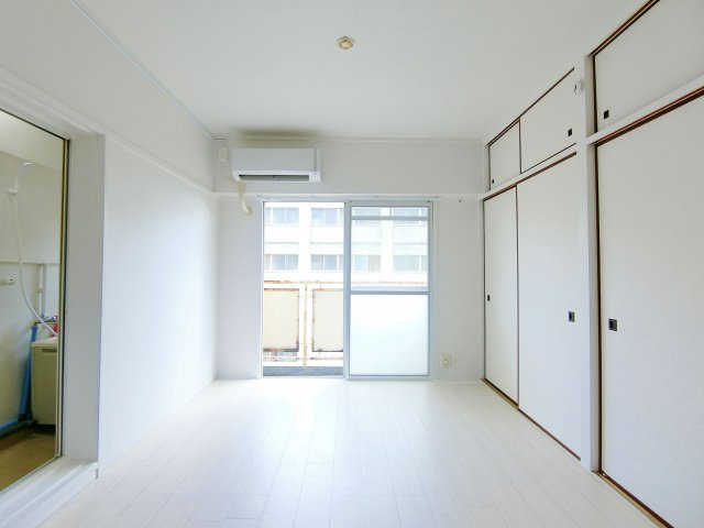 ビレッジハウス安倍2号棟の居間・リビング|308の写真