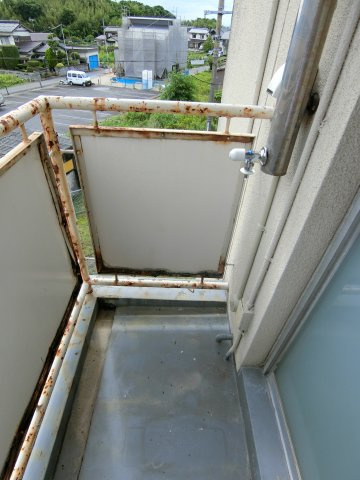 ビレッジハウス安倍2号棟のバルコニー|308の写真