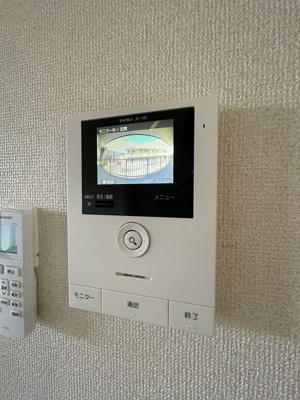 【セキュリティ】 | アベニューすみれが丘【SHM】 | 防犯対策に有効なカメラ付インターホン完備♪突然の来客にもバッチリ対応できちゃいます☆一人のお留守番でも安心ですね！