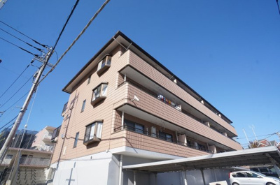 【外観】 | アベニューすみれが丘【SHM】 | 積水ハウス施工の賃貸住宅シャーメゾン♪ペットOK♪ワンちゃんまたは猫ちゃんと一緒に暮らせる3階建てマンションです☆