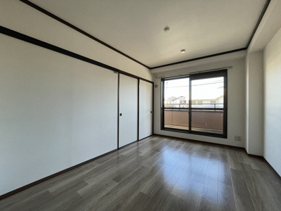 【寝室】 | アベニューすみれが丘【SHM】 | バルコニー側6帖洋室！