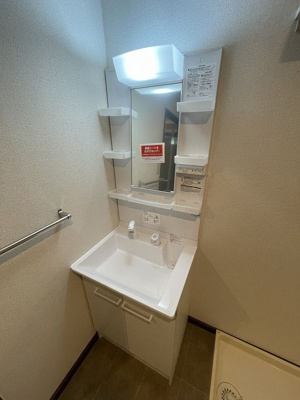 【独立洗面台】 | アベニューすみれが丘【SHM】 | 忙しい朝にあると嬉しいシャンプードレッサー完備！朝の準備もラクラク☆お化粧するときにも大活躍です！