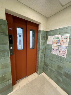 【その他共用部分】 | エレベーター付き！荷物の多い日や疲れた日でも、3階までラクラク上がれます☆