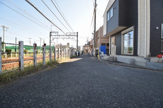 【前面道路含む現地写真】 | 現地見学や資料請求などお気軽にお問合わせ下さい。
周辺環境とあわせて現地ご案内致します。