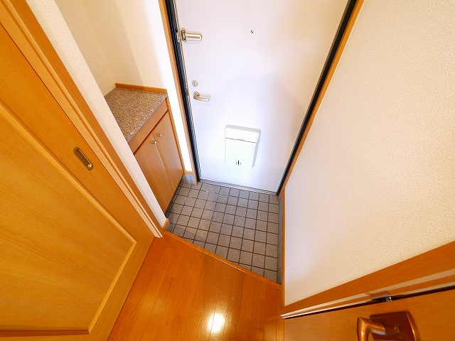 セレーノ東生駒Ａ棟の玄関|毎日通る玄関はこちらです