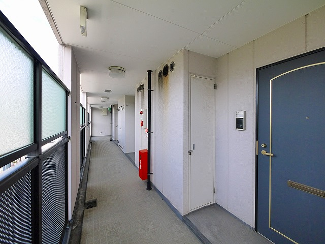 セレーノ東生駒Ａ棟のエントランス|毎日通るエントランスはこのようになっています