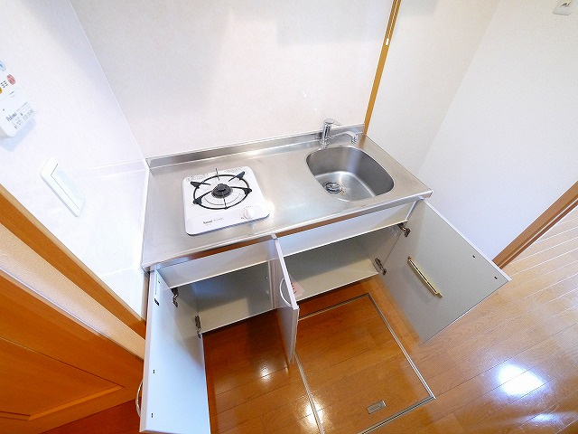 セレーノ東生駒Ａ棟のキッチン|コンパクトなキッチンで掃除もラクラク