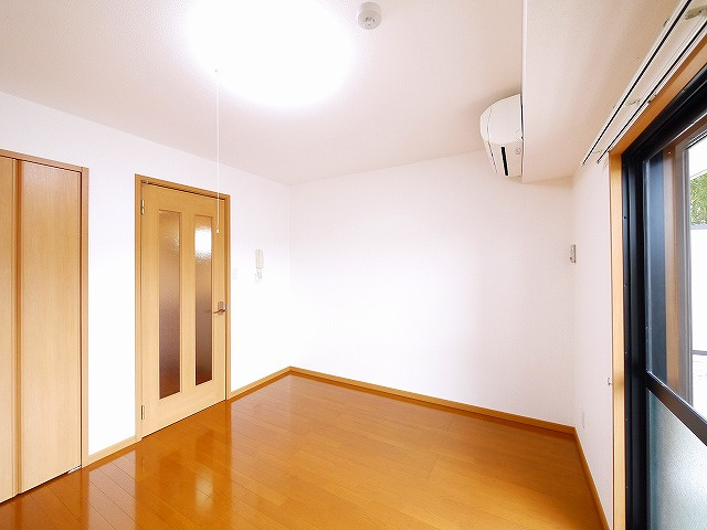 セレーノ東生駒Ａ棟の洋室|使い勝手のいい洋室です