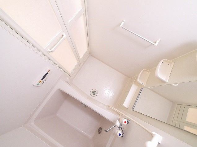 セレーノ東生駒Ａ棟の浴室|コンパクトで使いやすいお風呂です