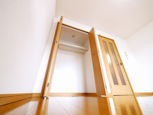 セレーノ東生駒Ａ棟の収納|大きなスペースがあり、収納には困りません