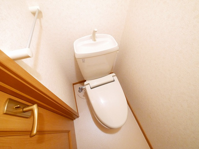 セレーノ東生駒Ａ棟のトイレ|落ち着いたトイレです