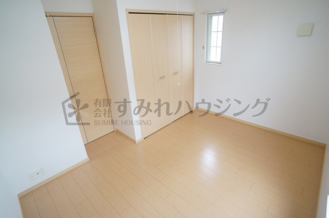 メイプルレジデンスの寝室|参考、同建物・反転間取りの号室