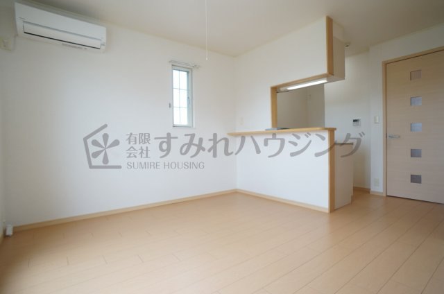 メイプルレジデンスの居間・リビング|参考、同建物・反転間取りの号室