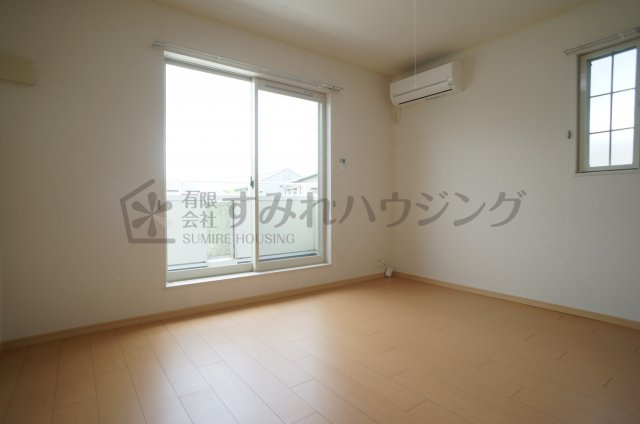 メイプルレジデンスの居間・リビング|参考、同建物・反転間取りの号室