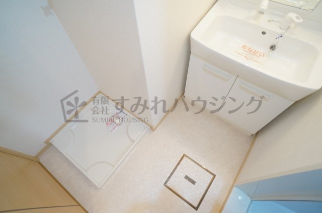 メイプルレジデンスの洗面所|参考、同建物・反転間取りの号室