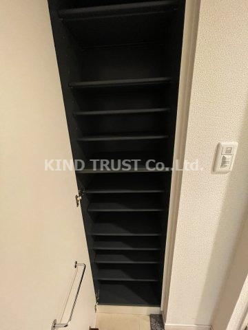 プレサンス天満ステーションフロントの玄関|お気に入りの靴をたくさん収納できます