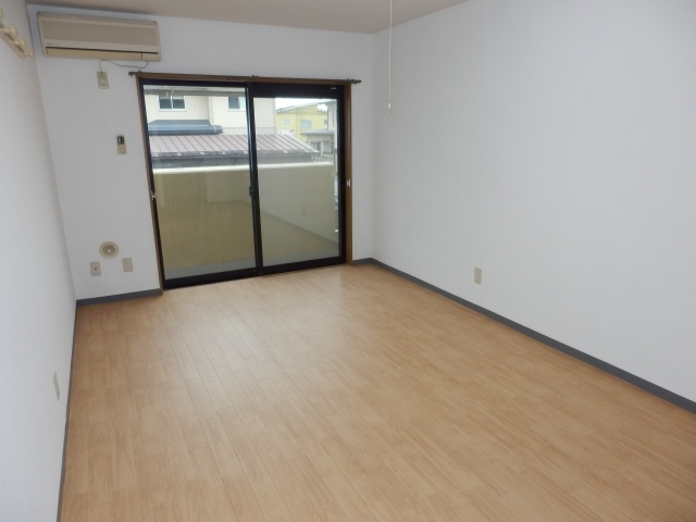 ベルナール東青田の洋室