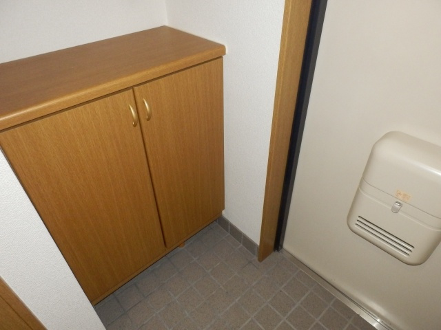 ベルナール東青田の玄関