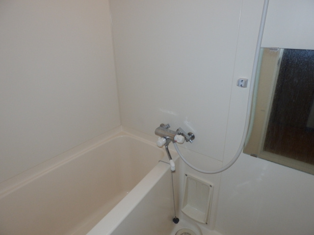 ベルナール東青田の浴室