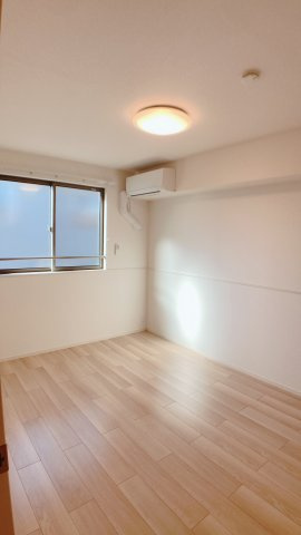 シャンポール新居の寝室