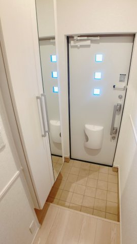 シャンポール新居の玄関