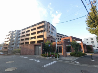 【外観】 | 総戸数１１２戸、２０１３年２月築、管理人は日勤勤務につき管理体制良好です♪