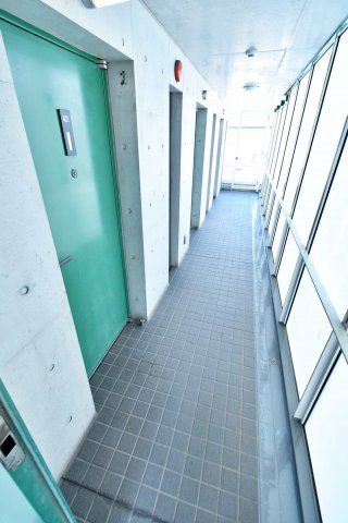 メネダスのロビー