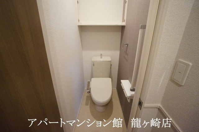 ジラソーレⅡのトイレ|※201号室の写真を使用