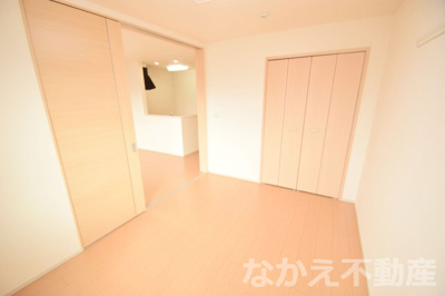 【寝室】 | ロイヤルオークＢ | 使い勝手のいい寝室です